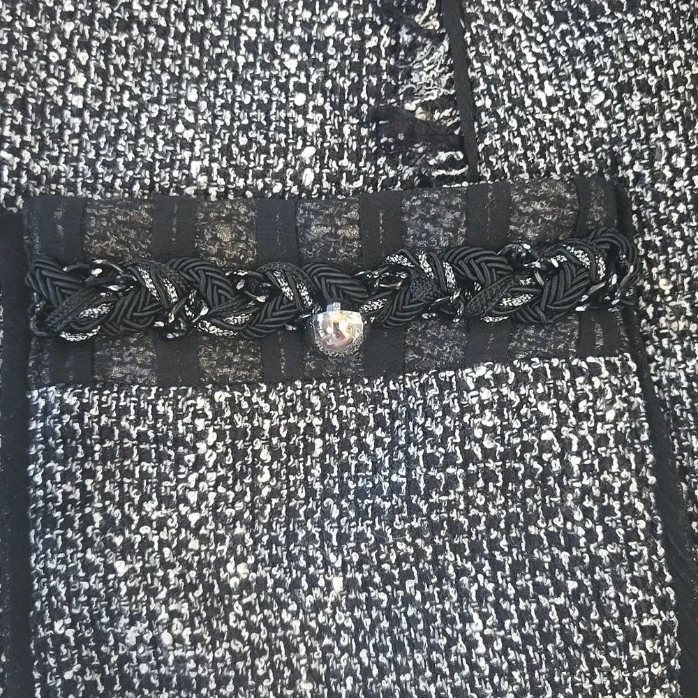White House Black Market Black And White Tweed Ruffled Collar Lady JacketSize 4 - Picture 8 of 16